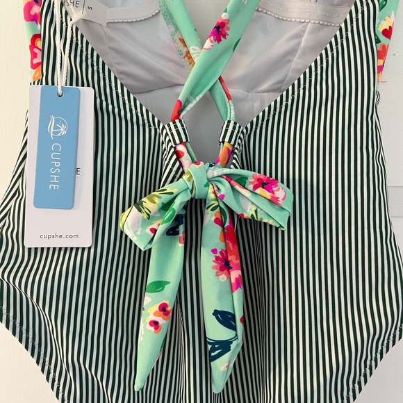 CUPSHE Women's Countryside Style Floral Cross Tie One-Piece Swimsuit NWT Size S - Picture 5 of 8
